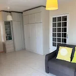 Διαμέρισμα En Front De Avec Balcon
