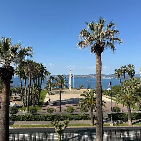 En Front De Avec Balcon *