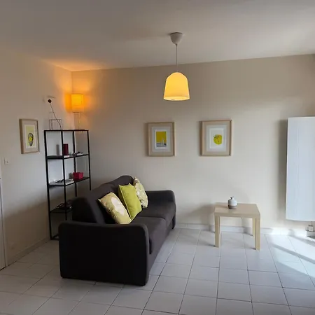 شقة En Front De Avec Balcon Saint-Raphaël