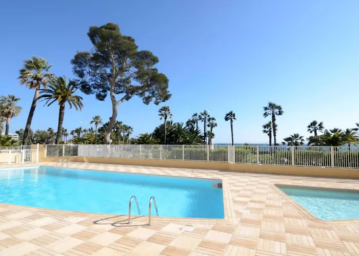 公寓 En Front De Avec Balcon Saint-Raphaël