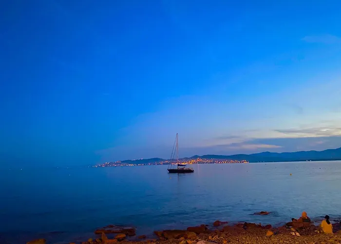 Διαμέρισμα En Front De Avec Balcon Saint-Raphaël