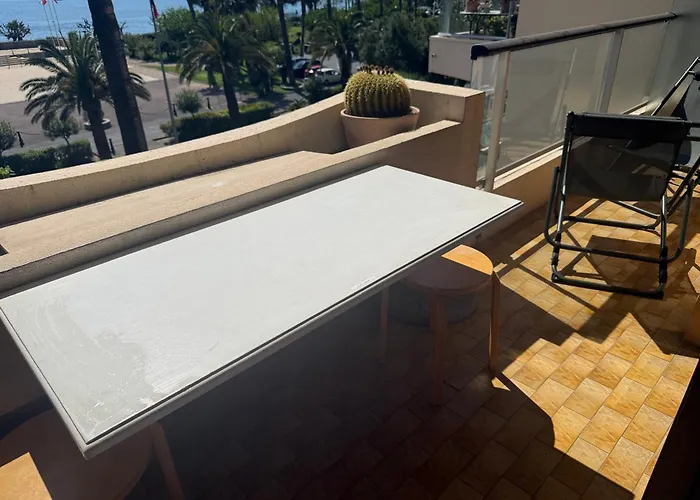 公寓 En Front De Avec Balcon