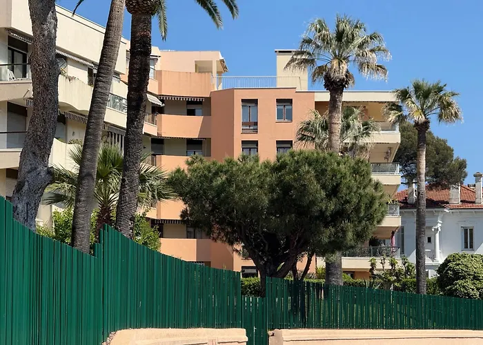 公寓 En Front De Avec Balcon *