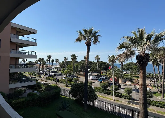 En Front De Avec Balcon * Saint-Raphaël