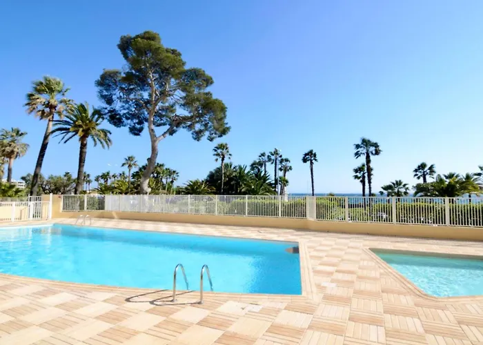 En Front De Avec Balcon *