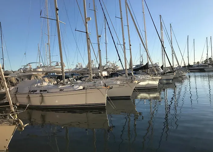 Apartment En Front De Avec Balcon *