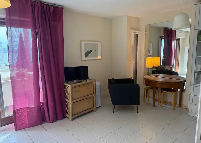 En Front De Avec Balcon * Saint-Raphaël