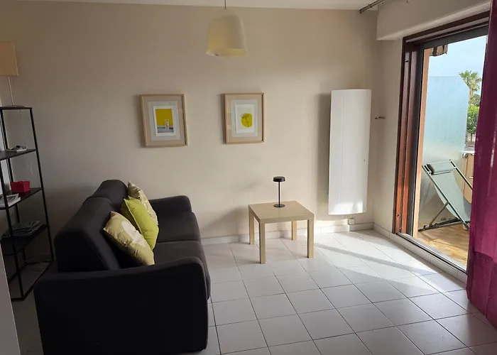 En Front De Avec Balcon Saint-Raphaël